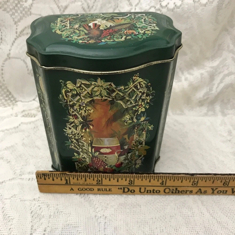 Avon Christmas 1981 Tin, Cute Small Avon Tin, Canister Made‎ in England